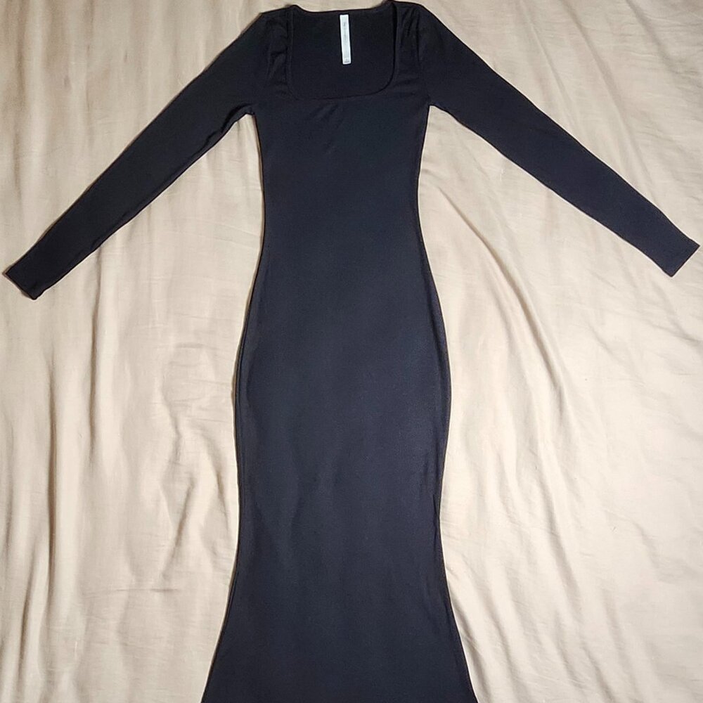 Aritzia the Group by Babaton Henley Sweater Dress Black Midi Merino Small